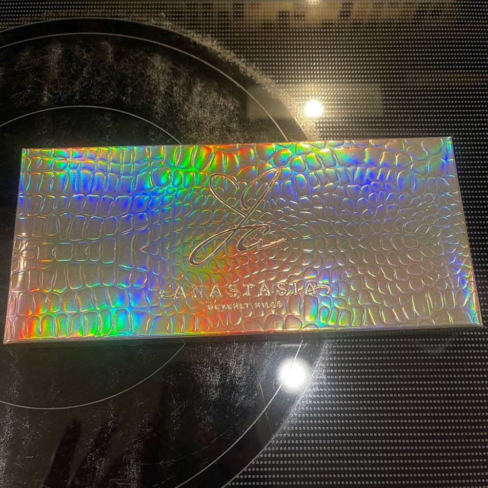 Anastasia Beverly Hills Jackie Aina Palette with Holographic Finish